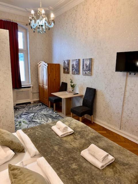 Tweepersoonskamer met een Douche en Externe Badkamer